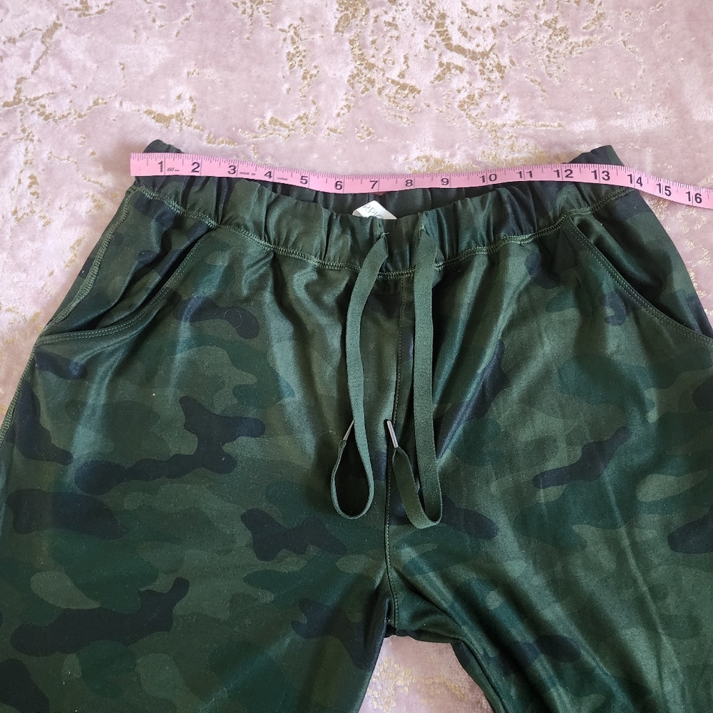 SCORPIO SOL | Camo Print Joggers - Picture 13 of 16